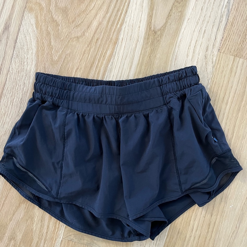 Lululemon 2.5” rise, Black, Hotty Hot short.  Gently worn.  Size 6.